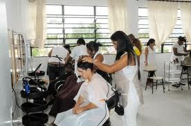 CURSO DE CABELEIREIRA(O)